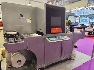 Oprema za završnu obradu naljepnica za digitalno lakiranje i hladno foliranje EcooSpark